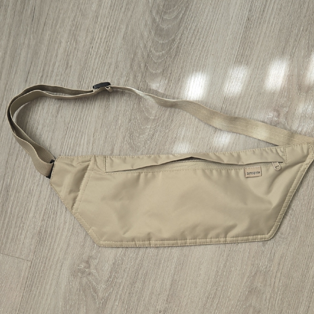 Samsonite Beige/Tan Belt Bag